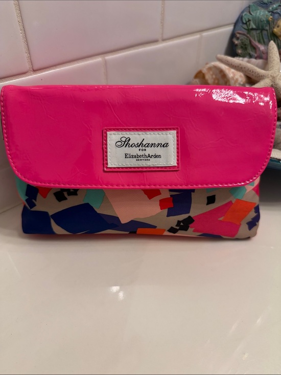 Elizabeth Arden Handbags - Elizabeth Arden Pink Patent Cosmetic Clutch with Multicolor Abstract Print